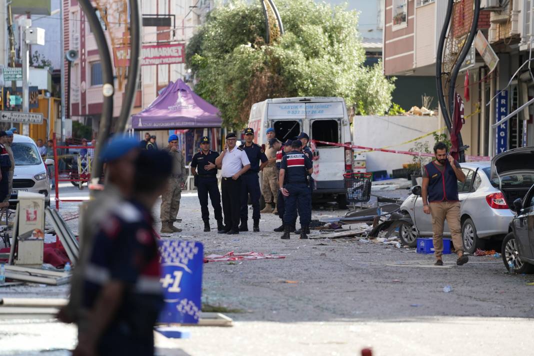 İzmir’deki faciada hasar tespit çalışmaları başladı 33